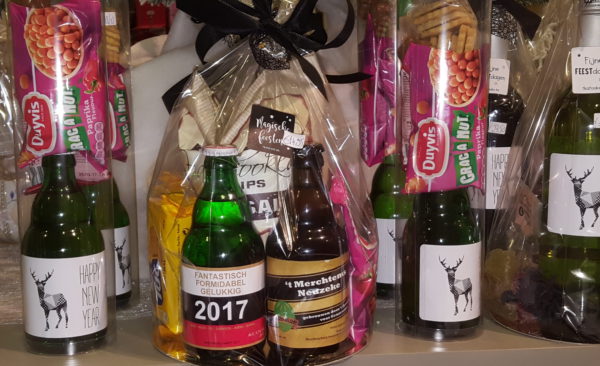 Kerst eindejaar aperitiefpakketten gepersonaliseerde labels