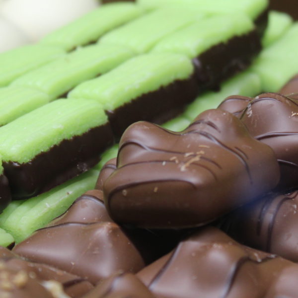 chocolade-praline-noot-marsepein-groen